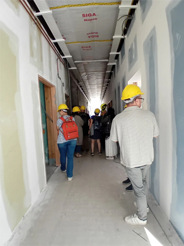Visite du chantier par le personnel des médiathèques