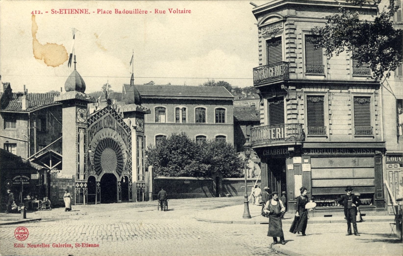 Place Badouillère. Rue Voltaire