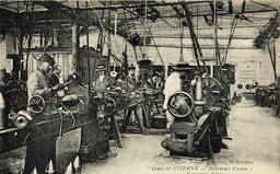 Intérieurs d'usine : tourneurs d'obus | 