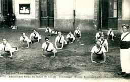 Gymnastique . Adultes : Ensembles à mains libres (une section) : Amicale Sainte Barbe du Soleil / R. Cadé, ... | Cadé, R. (18.?-....) - Photographe. Photographe